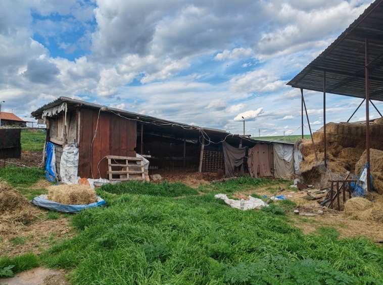 Склад в с. Раздел, Област Ямбол - 1250 кв.м за 246 €/кв.м - Снимка #1