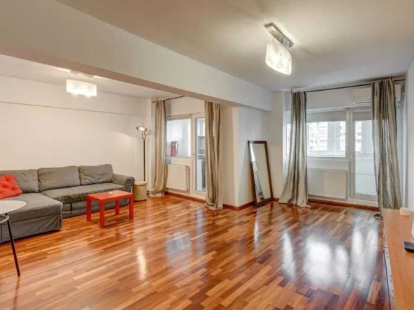 Дава се под наем Тристаен апартамент в Пловдив, Център - 92 кв.м за 418.2 € - Снимка #1