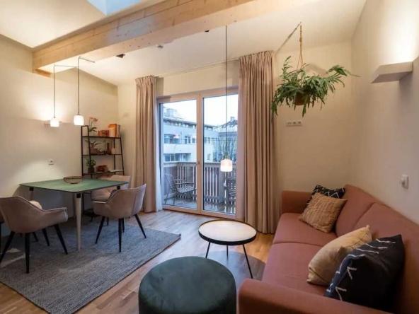 Дава се под наем Тристаен апартамент в Пловдив, Младежки Хълм - 86 кв.м за 315 € - Снимка #1