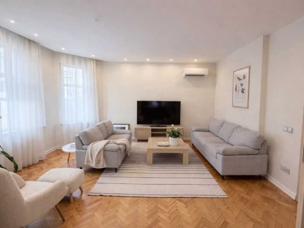 Дава се под наем Тристаен апартамент в София, Яворов - 125 кв.м за 1295.4 € - Снимка #1