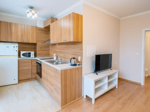 Дава се под наем Тристаен апартамент в Варна, Базар Левски - 80 кв.м за 663 € - Снимка #1