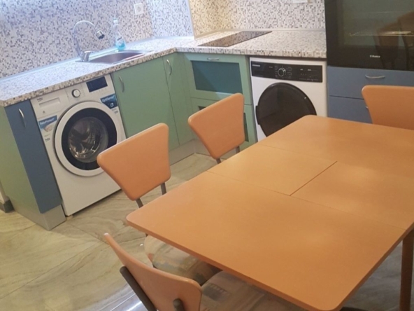 Дава се под наем Едностаен апартамент в Враца, Център - 50 кв.м за 255 € - Снимка #1