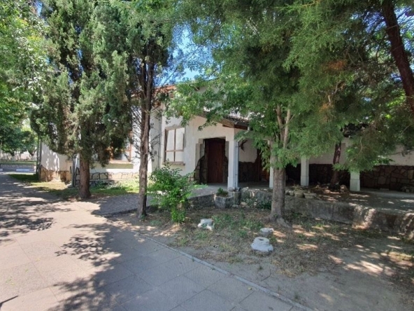 Заведение в Гурково - 167 кв.м за 557 €/кв.м - Снимка #1