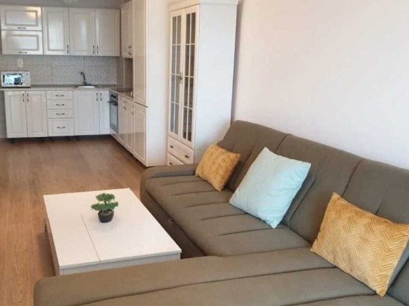 Дава се под наем Тристаен апартамент в Бургас, Крайморие - 90 кв.м за 372.3 € - Снимка #1