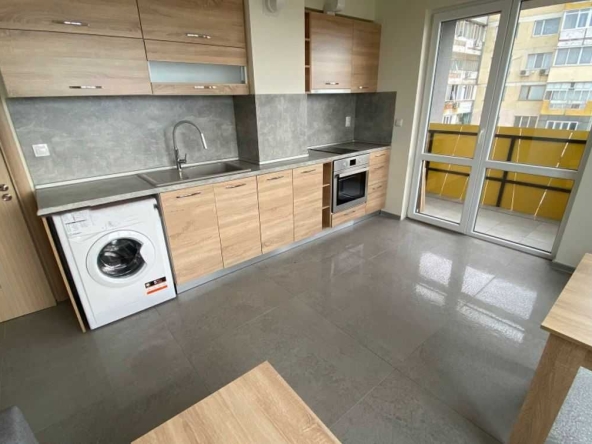 Дава се под наем Двустаен апартамент в Варна, Цветен квартал - 60 кв.м за 357 € - Снимка #1