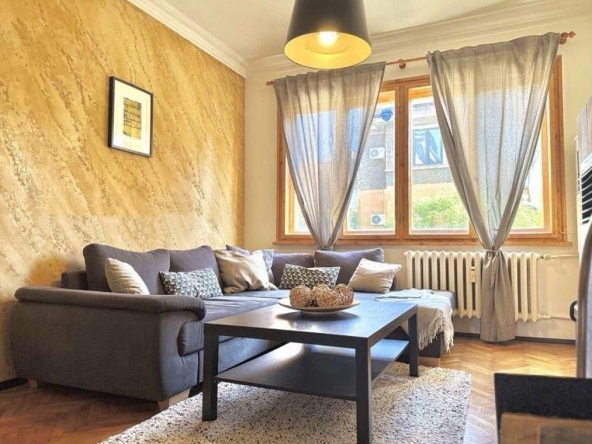 Дава се под наем Двустаен апартамент в София, Център - 90 кв.м за 996.03 € - Снимка #1