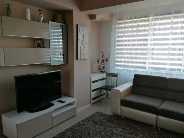 Дава се под наем Двустаен апартамент в Бургас, Славейков - 60 кв.м за 280.5 € - Снимка #1