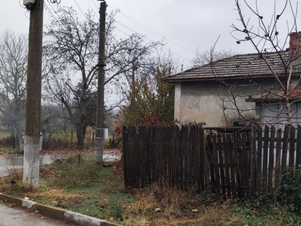 Къща в с. Горичево, Област Разград - 300 кв.м за 31 €/кв.м - Снимка #1