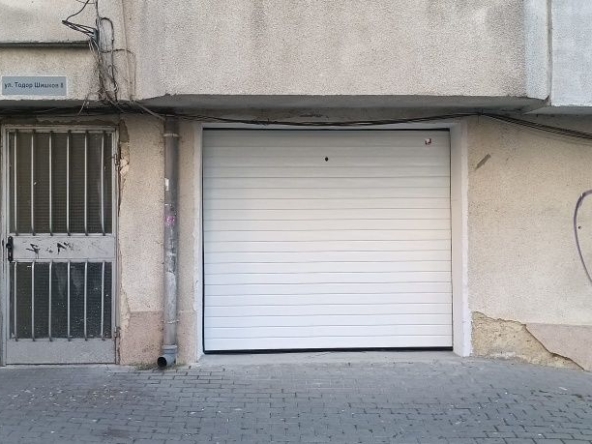 Дава се под наем Гараж / Паркомясто в Варна, Колхозен пазар - 20 кв.м за 174.42 € - Снимка #1