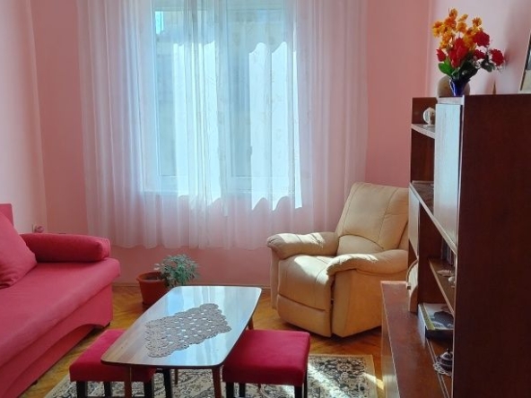 Дава се под наем Двустаен апартамент в Бургас, Център - 57 кв.м за 331.5 € - Снимка #1