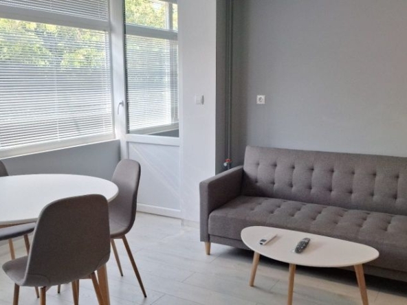 Дава се под наем Двустаен апартамент в Разград, Център - 60 кв.м за 433.5 € - Снимка #1