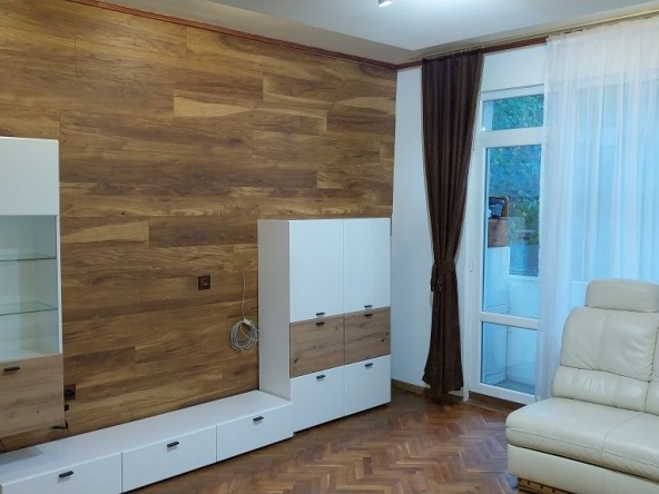 Дава се под наем Тристаен апартамент в Бургас, Зорница - 70 кв.м за 433.5 € - Снимка #1