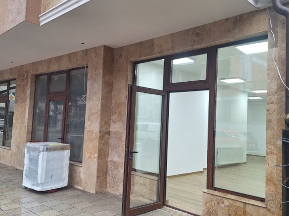 Дава се под наем Магазин в Русе, Център - 55 кв.м за 612 € - Снимка #1