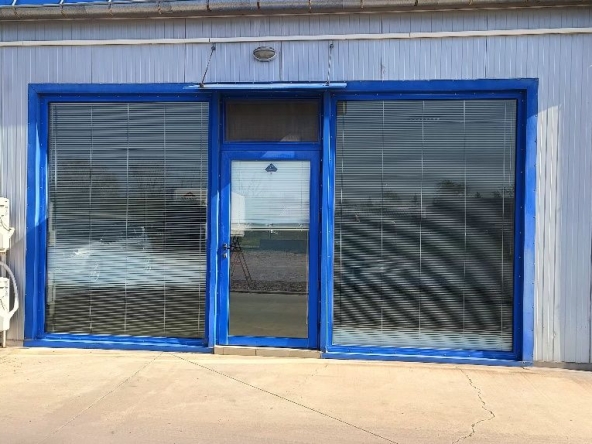 Дава се под наем Магазин в Ямбол, Мототехника - 50 кв.м за 306 € - Снимка #1