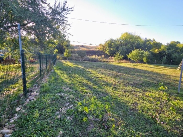 Парцел в Перник, Захаринова махала - 1000 кв.м за 31 €/кв.м - Снимка #1