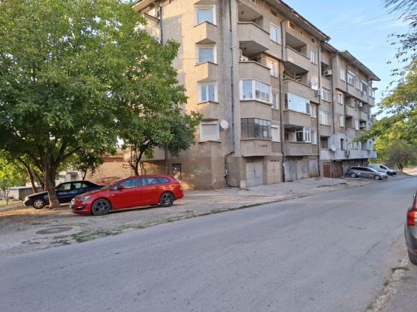 Дава се под наем Гараж / Паркомясто в Русе, Мальовица - 19 кв.м за 30000 € - Снимка #1