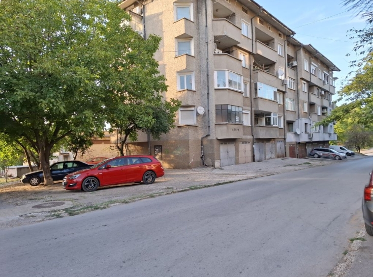 Дава се под наем Гараж / Паркомясто в Русе, Мальовица - 19 кв.м за 30000 € - Снимка #1