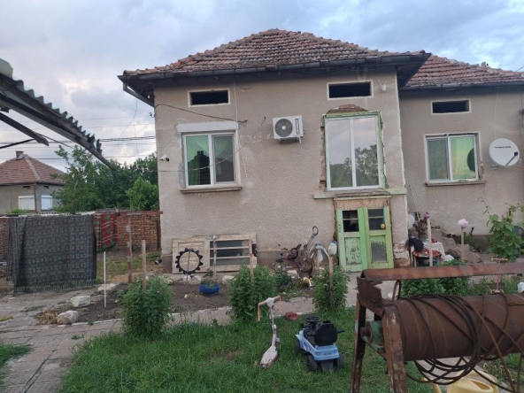 Къща в с. Бреница, Област Плевен - 1000 кв.м за 15 €/кв.м - Снимка #1
