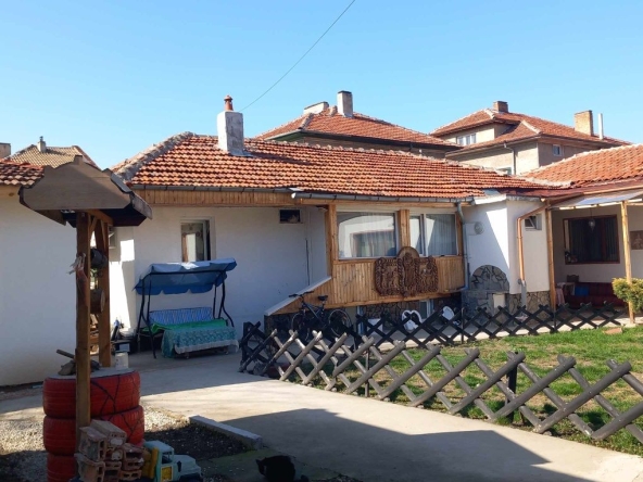 Дава се под наем Етаж от къща в Севлиево - 87 кв.м за 229.5 € - Снимка #1