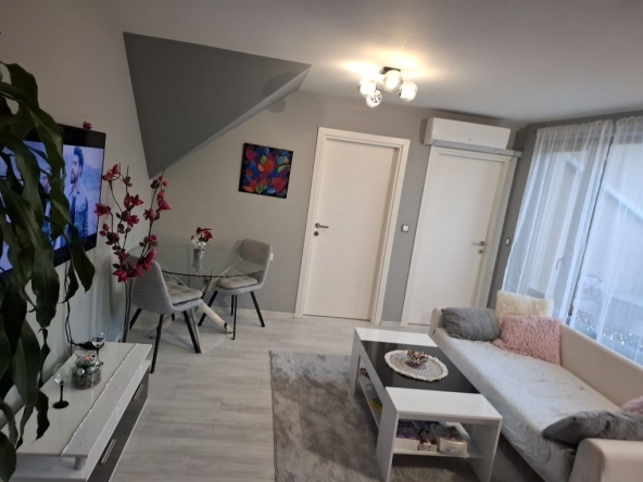 Дава се под наем Тристаен апартамент в Благоевград, Идеален център - 74 кв.м за 382.5 € - Снимка #1