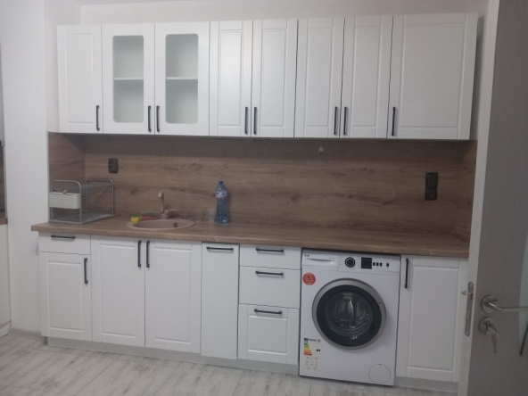 Дава се под наем Тристаен апартамент в Кърджали, Център - 75 кв.м за 285.6 € - Снимка #1