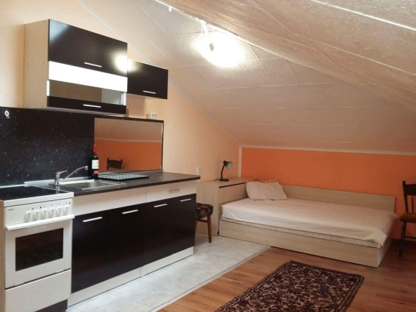 Дава се под наем Едностаен апартамент в Карлово - 41 кв.м за 183.6 € - Снимка #1