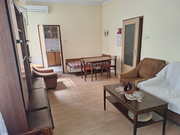 Дава се под наем Етаж от къща в Пловдив, Каменица 1 - 80 кв.м за 357 € - Снимка #1