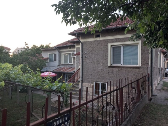 Къща в Исперих - 950 кв.м за 135 €/кв.м - Снимка #1