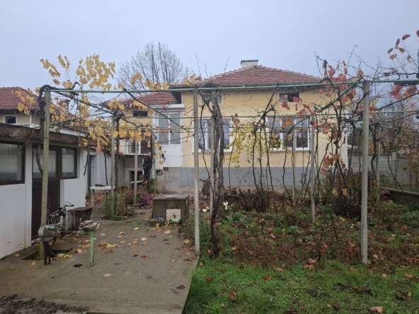 Къща в с. Долно Сахране, Област Стара Загора - 80 кв.м за 1625 €/кв.м - Снимка #1