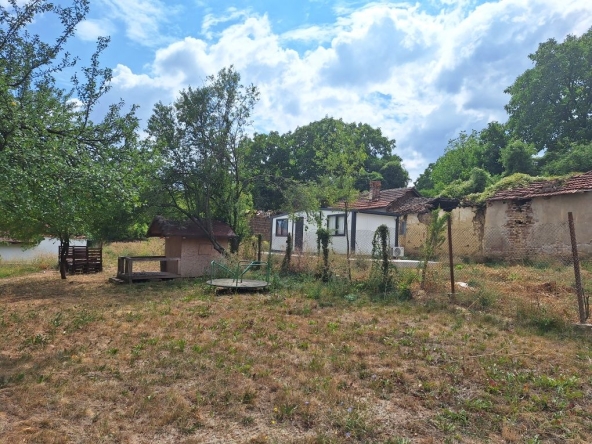 Парцел в Брезник - 302 кв.м за 59 €/кв.м - Снимка #1