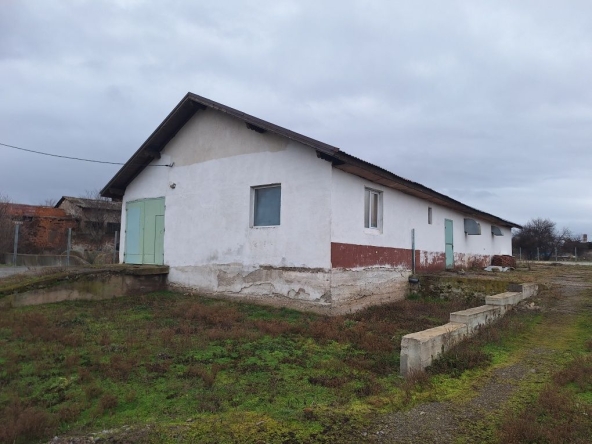 Дава се под наем Склад в Радомир - 212 кв.м за 1994.61 € - Снимка #1