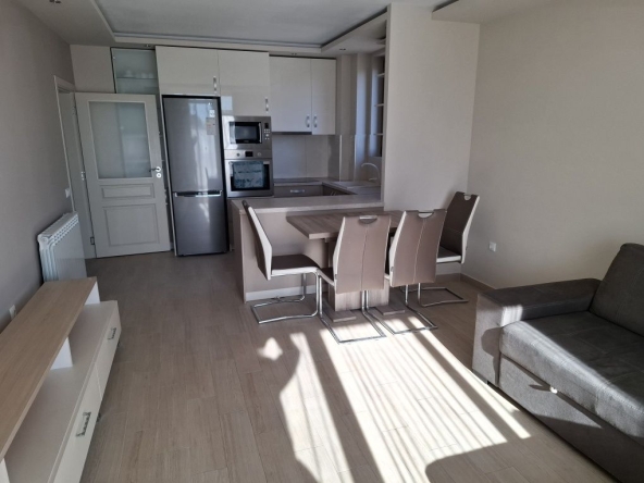 Дава се под наем Тристаен апартамент в Казанлък - 80 кв.м за 398.82 € - Снимка #1