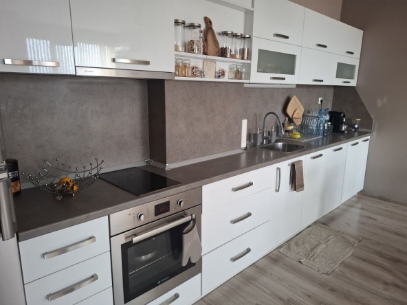 Дава се под наем Тристаен апартамент в Казанлък - 85 кв.м за 378.93 € - Снимка #1