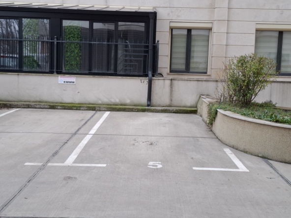 Дава се под наем Гараж / Паркомясто в Бургас, Славейков - 12 кв.м за 49.47 € - Снимка #1