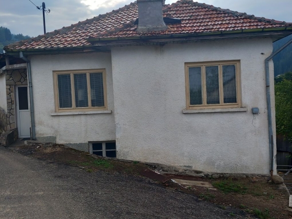 Къща в с. Чавдар, Област Смолян - 140 кв.м за 183 €/кв.м - Снимка #1