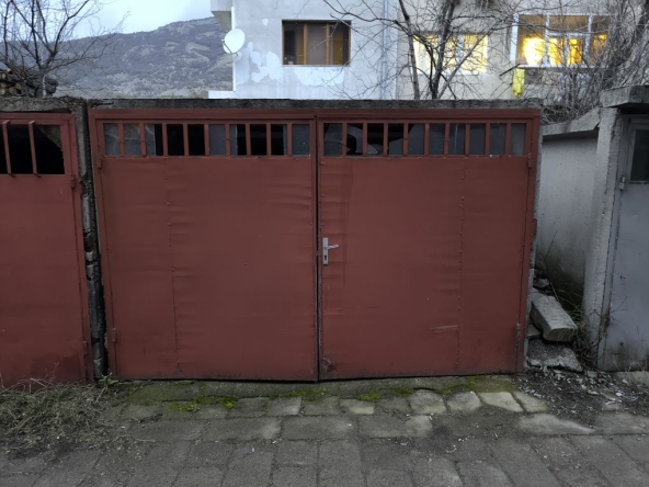 Дава се под наем Гараж / Паркомясто в Карлово - 20 кв.м за 79.56 € - Снимка #1