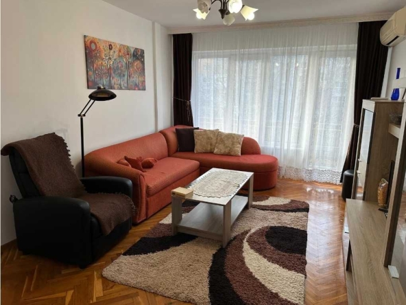 Дава се под наем Четиристаен апартамент в Варна, Център - 80 кв.м за 598.23 € - Снимка #1