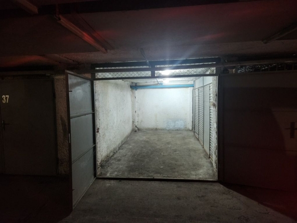 Дава се под наем Гараж / Паркомясто в Пловдив, Младежки Хълм - 13 кв.м за 89.76 € - Снимка #1