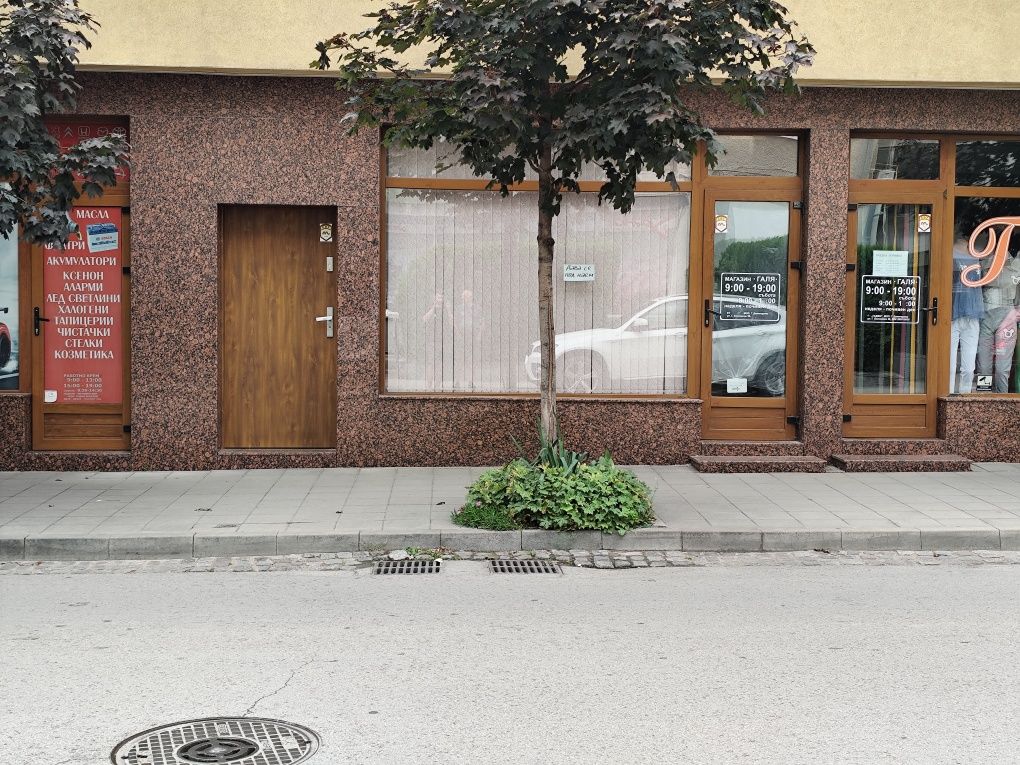 Дава се под наем Магазин в Панагюрище - 80 кв.м за 408 € - Снимка #1
