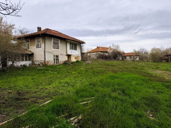 Къща в с. Осенец, Област Разград - 130 кв.м за 98 €/кв.м - Снимка #1