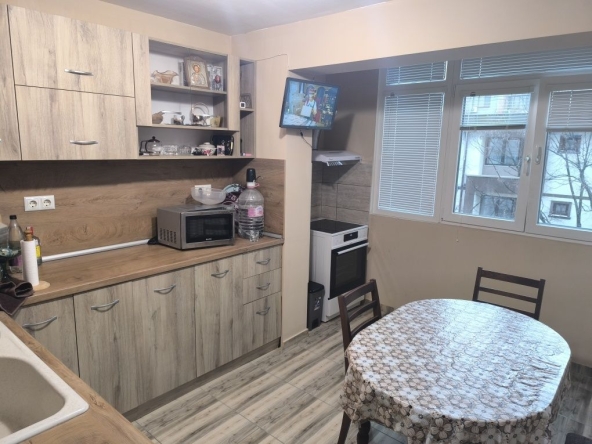 Дава се под наем Двустаен апартамент в Добрич, Добротица - Албенска - 70 кв.м за 248.88 € - Снимка #1