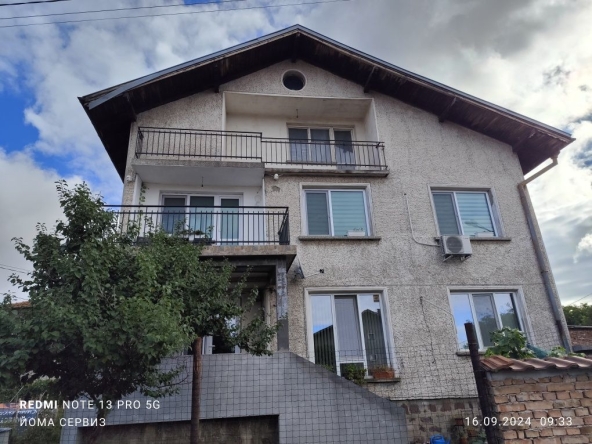 Етаж от къща в София, НПЗ Хаджи Димитър - 95 кв.м за 2316 €/кв.м - Снимка #1