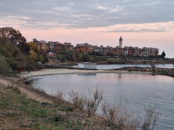 Дава се под наем Промишлена сграда в Ахелой - 500 кв.м за 810.9 € - Снимка #1