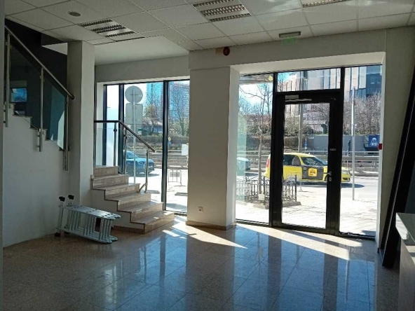 Дава се под наем Магазин в София, Център - 160 кв.м за 2200 € - Снимка #1