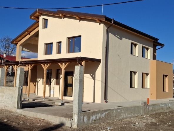 Къща в с. Голяновци, Област София-област - 420 кв.м за 1239 €/кв.м - Снимка #1