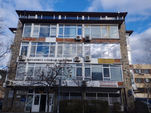 Офис в Дупница - 272 кв.м за 459 €/кв.м - Снимка #1