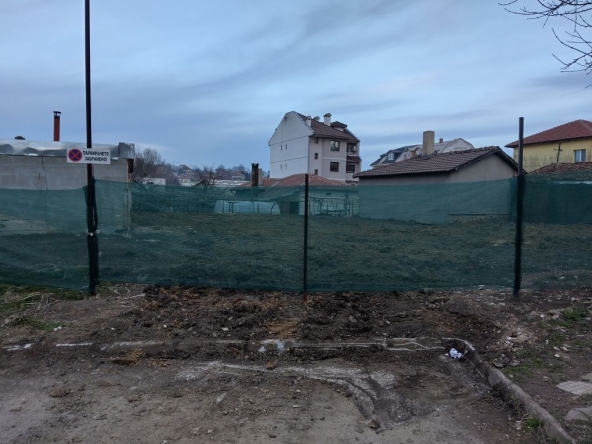 Дава се под наем Парцел в Добрич, Автогара - 576 кв.м за 104734.62 € - Снимка #1