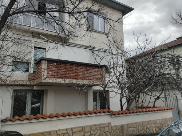 Дава се под наем Четиристаен апартамент в Сандански - 220 кв.м за 309216.57 € - Снимка #1