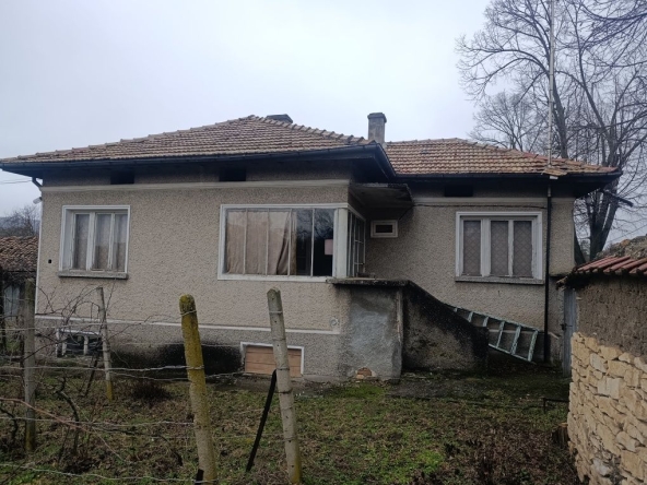 Къща в с. Ушинци, Област Разград - 65 кв.м за 432 €/кв.м - Снимка #1