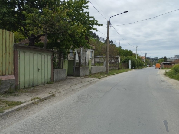 Промишлена сграда в Русе, Новата махала - 2000 кв.м за 150 €/кв.м - Снимка #1